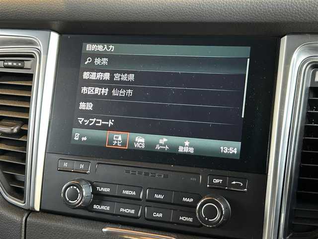 ポルシェ マカン 宮城県 2017(平29)年 3.2万km 白 ワンオーナー/レーンキープアシスト/純正ナビゲーションシステム/社外地デジチューナー/バック・サイドカメラ/ブラックレザーシート/14WAYパワーシート（メモリ機能付き）/シートヒーター/キーレスキー/パワーバックドア/オートエアコン/純正18インチAW/センターカラークレスト/クルーズコントロール/アイドリングストップ/パドルシフト/ETC車載器/フロアマット