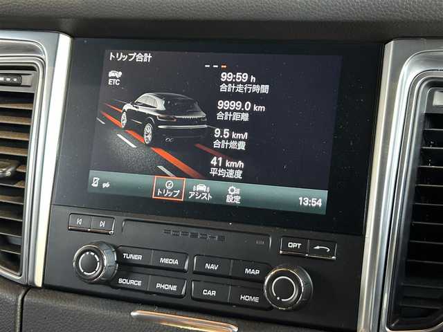 ポルシェ マカン 宮城県 2017(平29)年 3.2万km 白 ワンオーナー/レーンキープアシスト/純正ナビゲーションシステム/社外地デジチューナー/バック・サイドカメラ/ブラックレザーシート/14WAYパワーシート（メモリ機能付き）/シートヒーター/キーレスキー/パワーバックドア/オートエアコン/純正18インチAW/センターカラークレスト/クルーズコントロール/アイドリングストップ/パドルシフト/ETC車載器/フロアマット