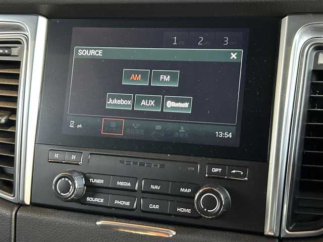 ポルシェ マカン 宮城県 2017(平29)年 3.2万km 白 ワンオーナー/レーンキープアシスト/純正ナビゲーションシステム/社外地デジチューナー/バック・サイドカメラ/ブラックレザーシート/14WAYパワーシート（メモリ機能付き）/シートヒーター/キーレスキー/パワーバックドア/オートエアコン/純正18インチAW/センターカラークレスト/クルーズコントロール/アイドリングストップ/パドルシフト/ETC車載器/フロアマット