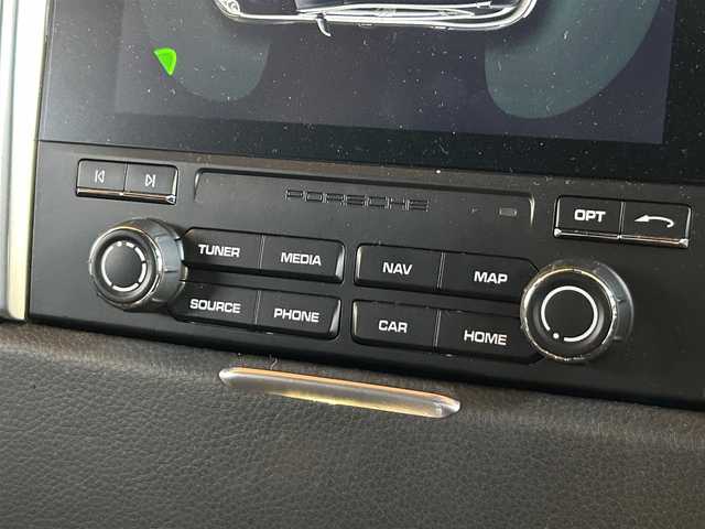 ポルシェ マカン 宮城県 2017(平29)年 3.2万km 白 ワンオーナー/レーンキープアシスト/純正ナビゲーションシステム/社外地デジチューナー/バック・サイドカメラ/ブラックレザーシート/14WAYパワーシート（メモリ機能付き）/シートヒーター/キーレスキー/パワーバックドア/オートエアコン/純正18インチAW/センターカラークレスト/クルーズコントロール/アイドリングストップ/パドルシフト/ETC車載器/フロアマット