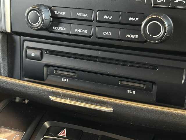 ポルシェ マカン 宮城県 2017(平29)年 3.2万km 白 ワンオーナー/レーンキープアシスト/純正ナビゲーションシステム/社外地デジチューナー/バック・サイドカメラ/ブラックレザーシート/14WAYパワーシート（メモリ機能付き）/シートヒーター/キーレスキー/パワーバックドア/オートエアコン/純正18インチAW/センターカラークレスト/クルーズコントロール/アイドリングストップ/パドルシフト/ETC車載器/フロアマット