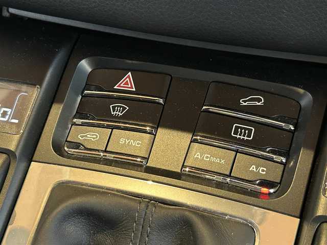 ポルシェ マカン 宮城県 2017(平29)年 3.2万km 白 ワンオーナー/レーンキープアシスト/純正ナビゲーションシステム/社外地デジチューナー/バック・サイドカメラ/ブラックレザーシート/14WAYパワーシート（メモリ機能付き）/シートヒーター/キーレスキー/パワーバックドア/オートエアコン/純正18インチAW/センターカラークレスト/クルーズコントロール/アイドリングストップ/パドルシフト/ETC車載器/フロアマット