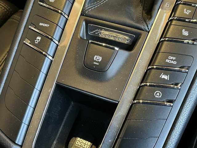 ポルシェ マカン 宮城県 2017(平29)年 3.2万km 白 ワンオーナー/レーンキープアシスト/純正ナビゲーションシステム/社外地デジチューナー/バック・サイドカメラ/ブラックレザーシート/14WAYパワーシート（メモリ機能付き）/シートヒーター/キーレスキー/パワーバックドア/オートエアコン/純正18インチAW/センターカラークレスト/クルーズコントロール/アイドリングストップ/パドルシフト/ETC車載器/フロアマット