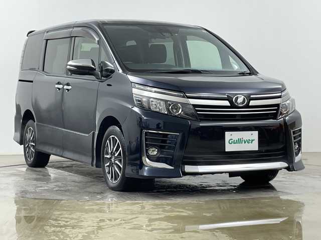 トヨタ ヴォクシー ZS 煌Ⅱ 道央・札幌 2016(平28)年 6.6万km ブラッキッシュアゲハガラスフレーク ・４ＷＤ/寒冷地仕様　/・トヨタセーフティーセンス　/・プリクラッシュセーフティ/・ＡＬＰＩＮＥ１１インチナビ/・DVD.CD.SD.BT.フルセグ　/・バックカメラ　/・フリップダウンモニター　/・LEDオートライト/オートハイビーム/・両側パワースライドドア　/・ビルトインＥＴＣ　/・スマートキー/プッシュスタート/・社外ＡＷ冬タイヤ積込