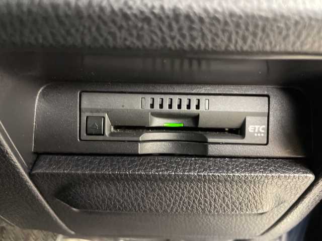 トヨタ ヴォクシー ZS 煌Ⅱ 道央・札幌 2016(平28)年 6.6万km ブラッキッシュアゲハガラスフレーク ・４ＷＤ/寒冷地仕様　/・トヨタセーフティーセンス　/・プリクラッシュセーフティ/・ＡＬＰＩＮＥ１１インチナビ/・DVD.CD.SD.BT.フルセグ　/・バックカメラ　/・フリップダウンモニター　/・LEDオートライト/オートハイビーム/・両側パワースライドドア　/・ビルトインＥＴＣ　/・スマートキー/プッシュスタート/・社外ＡＷ冬タイヤ積込