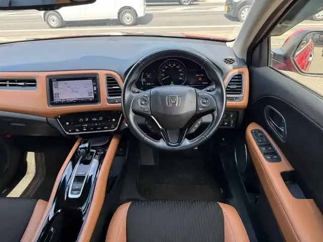 ホンダ ヴェゼル ハイブリッド Z ホンダセンシング 滋賀県 2018(平30)年 5.2万km プレミアムクリスタルレッドM ワンオーナー/純正フルセグナビ/　フルセグ Bluetooth CD DVD FM AM SD/バックカメラ/純正ドライブレコーダー/Honda SENSING/衝突軽減ブレーキ〈CMBS〉/誤発進抑制機能/歩行者事故低減ステアリング/路外逸脱抑制機能/ACC〈アダプティブ・クルーズ・コントロール〉/LKAS〈車線維持支援システム〉/先行車発進お知らせ機能/標識認識機能/コンフォートビューパッケージ/親水/ヒーテッドドアミラー/フロントドア撥水ガラス/熱線入りフロントウインドウ/純正LEDヘッドライト/純正LEDフォグランプ/純正17インチアルミ/運転席＆助手席シートヒーター/ルーフレール/コンビシート/スマートキー×2/プッシュスタート/