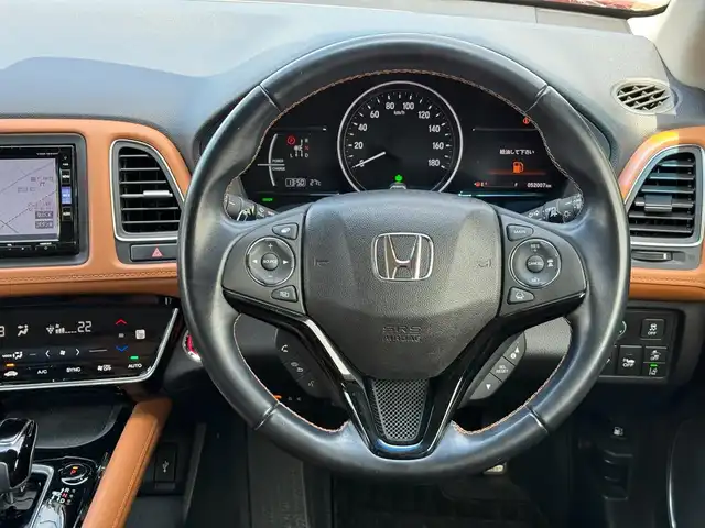 ホンダ ヴェゼル ハイブリッド Z ホンダセンシング 滋賀県 2018(平30)年 5.2万km プレミアムクリスタルレッドM ワンオーナー/純正フルセグナビ/　フルセグ Bluetooth CD DVD FM AM SD/バックカメラ/純正ドライブレコーダー/Honda SENSING/衝突軽減ブレーキ〈CMBS〉/誤発進抑制機能/歩行者事故低減ステアリング/路外逸脱抑制機能/ACC〈アダプティブ・クルーズ・コントロール〉/LKAS〈車線維持支援システム〉/先行車発進お知らせ機能/標識認識機能/コンフォートビューパッケージ/親水/ヒーテッドドアミラー/フロントドア撥水ガラス/熱線入りフロントウインドウ/純正LEDヘッドライト/純正LEDフォグランプ/純正17インチアルミ/運転席＆助手席シートヒーター/ルーフレール/コンビシート/スマートキー×2/プッシュスタート/