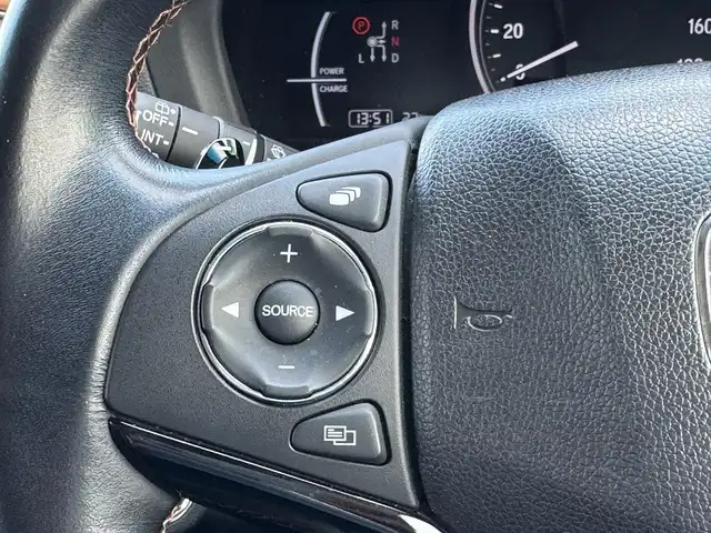 ホンダ ヴェゼル ハイブリッド Z ホンダセンシング 滋賀県 2018(平30)年 5.2万km プレミアムクリスタルレッドM ワンオーナー/純正フルセグナビ/　フルセグ Bluetooth CD DVD FM AM SD/バックカメラ/純正ドライブレコーダー/Honda SENSING/衝突軽減ブレーキ〈CMBS〉/誤発進抑制機能/歩行者事故低減ステアリング/路外逸脱抑制機能/ACC〈アダプティブ・クルーズ・コントロール〉/LKAS〈車線維持支援システム〉/先行車発進お知らせ機能/標識認識機能/コンフォートビューパッケージ/親水/ヒーテッドドアミラー/フロントドア撥水ガラス/熱線入りフロントウインドウ/純正LEDヘッドライト/純正LEDフォグランプ/純正17インチアルミ/運転席＆助手席シートヒーター/ルーフレール/コンビシート/スマートキー×2/プッシュスタート/