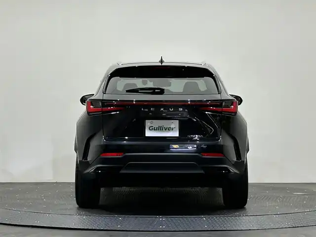 レクサス ＮＸ 350h バージョンL 愛媛県 2022(令4)年 5.7万km グラファイトブラックガラスフレーク ワンオーナー/純正メモリナビ/(AM/FM/Bluetooth/フルセグテレビ)/全方位/バックカメラ/レーダークルーズコントロール/サンルーフ/パワーバックドア/全席シートヒーター/ステアリングヒーター/マークレビンソンサウンド/ヘッドアップディスプレイ/全周囲ドライブレコーダー/デジタルインナーミラー/ワイヤレス充電/パドルシフト/ビルトインETC2.0/EVモード/ウィンカーミラー/プッシュスタート