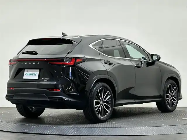 レクサス ＮＸ 350h バージョンL 愛媛県 2022(令4)年 5.7万km グラファイトブラックガラスフレーク ワンオーナー/純正メモリナビ/(AM/FM/Bluetooth/フルセグテレビ)/全方位/バックカメラ/レーダークルーズコントロール/サンルーフ/パワーバックドア/全席シートヒーター/ステアリングヒーター/マークレビンソンサウンド/ヘッドアップディスプレイ/全周囲ドライブレコーダー/デジタルインナーミラー/ワイヤレス充電/パドルシフト/ビルトインETC2.0/EVモード/ウィンカーミラー/プッシュスタート