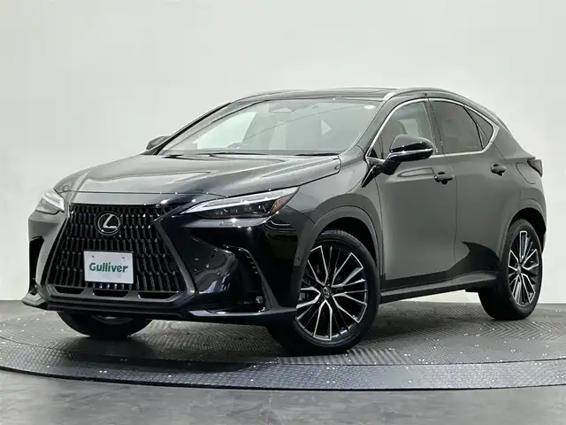 レクサス ＮＸ 350h バージョンL 愛媛県 2022(令4)年 5.7万km グラファイトブラックガラスフレーク ワンオーナー/純正メモリナビ/(AM/FM/Bluetooth/フルセグテレビ)/全方位/バックカメラ/レーダークルーズコントロール/サンルーフ/パワーバックドア/全席シートヒーター/ステアリングヒーター/マークレビンソンサウンド/ヘッドアップディスプレイ/全周囲ドライブレコーダー/デジタルインナーミラー/ワイヤレス充電/パドルシフト/ビルトインETC2.0/EVモード/ウィンカーミラー/プッシュスタート