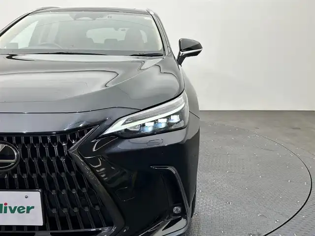 レクサス ＮＸ 350h バージョンL 愛媛県 2022(令4)年 5.7万km グラファイトブラックガラスフレーク ワンオーナー/純正メモリナビ/(AM/FM/Bluetooth/フルセグテレビ)/全方位/バックカメラ/レーダークルーズコントロール/サンルーフ/パワーバックドア/全席シートヒーター/ステアリングヒーター/マークレビンソンサウンド/ヘッドアップディスプレイ/全周囲ドライブレコーダー/デジタルインナーミラー/ワイヤレス充電/パドルシフト/ビルトインETC2.0/EVモード/ウィンカーミラー/プッシュスタート