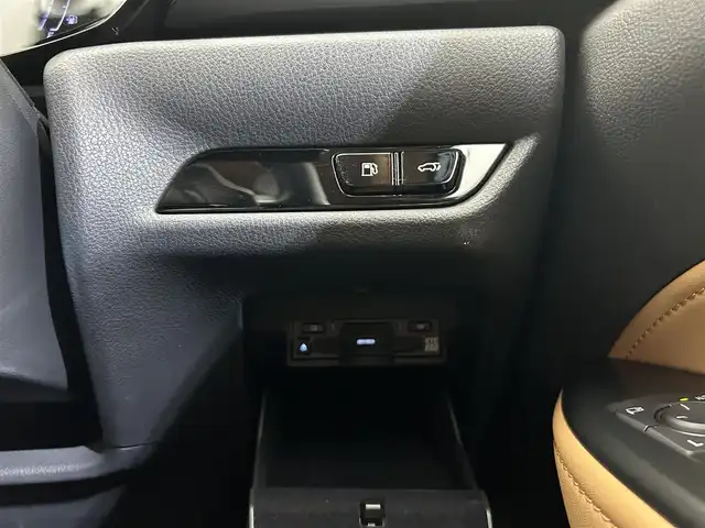レクサス ＮＸ 350h バージョンL 愛媛県 2022(令4)年 5.7万km グラファイトブラックガラスフレーク ワンオーナー/純正メモリナビ/(AM/FM/Bluetooth/フルセグテレビ)/全方位/バックカメラ/レーダークルーズコントロール/サンルーフ/パワーバックドア/全席シートヒーター/ステアリングヒーター/マークレビンソンサウンド/ヘッドアップディスプレイ/全周囲ドライブレコーダー/デジタルインナーミラー/ワイヤレス充電/パドルシフト/ビルトインETC2.0/EVモード/ウィンカーミラー/プッシュスタート