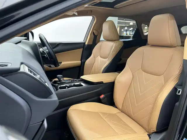 レクサス ＮＸ 350h バージョンL 愛媛県 2022(令4)年 5.7万km グラファイトブラックガラスフレーク ワンオーナー/純正メモリナビ/(AM/FM/Bluetooth/フルセグテレビ)/全方位/バックカメラ/レーダークルーズコントロール/サンルーフ/パワーバックドア/全席シートヒーター/ステアリングヒーター/マークレビンソンサウンド/ヘッドアップディスプレイ/全周囲ドライブレコーダー/デジタルインナーミラー/ワイヤレス充電/パドルシフト/ビルトインETC2.0/EVモード/ウィンカーミラー/プッシュスタート
