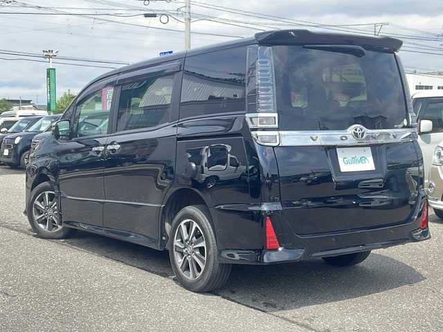 トヨタ ヴォクシー ZS 煌Ⅱ 秋田県 2020(令2)年 2.5万km ブラック ４WD/純正SDナビ/純正ビルトインETC/両側パワースライドドア/車線逸脱警報/前後コーナーセンサー/純正AW/純正エンジンスターター