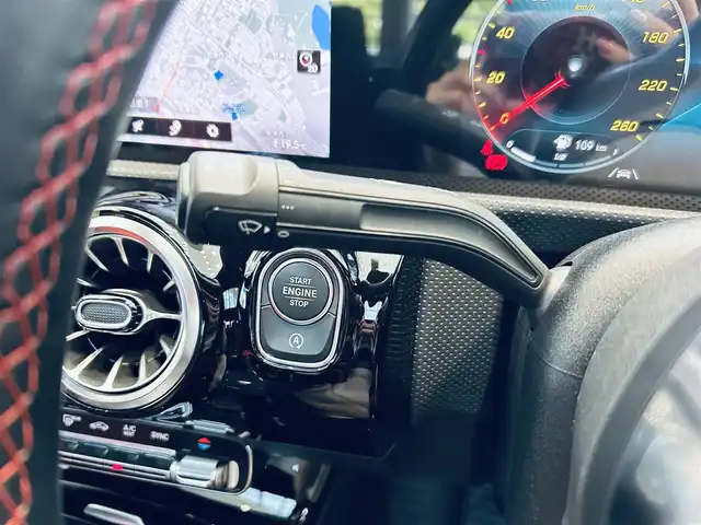 メルセデス・ベンツ ＣＬＡ２００ｄ AMGライン 大阪府 2021(令3)年 4万km ポーラホワイト レザーエクスクルーシブP/レーダーセーフティ/サンルーフ/HUD/赤黒革/メモリ付きパワーシート/シートヒーター/ACC/純正ナビ/TV/360度カメラ/applecarplay/純正18インチAW/LEDヘッドライト/アンビエントライト/ブラインドスポット/ETC/レーダー探知機