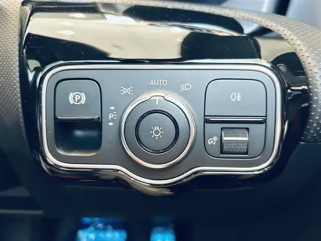 メルセデス・ベンツ ＣＬＡ２００ｄ AMGライン 大阪府 2021(令3)年 4万km ポーラホワイト レザーエクスクルーシブP/レーダーセーフティ/サンルーフ/HUD/赤黒革/メモリ付きパワーシート/シートヒーター/ACC/純正ナビ/TV/360度カメラ/applecarplay/純正18インチAW/LEDヘッドライト/アンビエントライト/ブラインドスポット/ETC/レーダー探知機