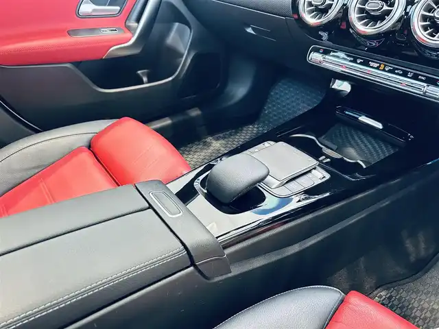 メルセデス・ベンツ ＣＬＡ２００ｄ AMGライン 大阪府 2021(令3)年 4万km ポーラホワイト レザーエクスクルーシブP/レーダーセーフティ/サンルーフ/HUD/赤黒革/メモリ付きパワーシート/シートヒーター/ACC/純正ナビ/TV/360度カメラ/applecarplay/純正18インチAW/LEDヘッドライト/アンビエントライト/ブラインドスポット/ETC/レーダー探知機