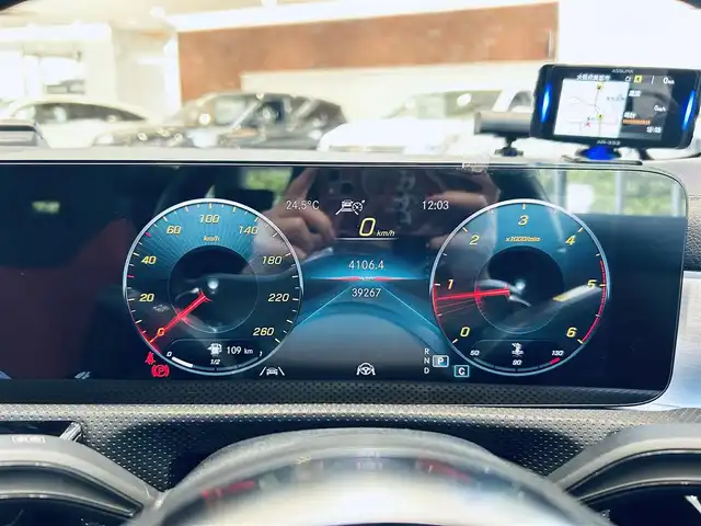 メルセデス・ベンツ ＣＬＡ２００ｄ AMGライン 大阪府 2021(令3)年 4万km ポーラホワイト レザーエクスクルーシブP/レーダーセーフティ/サンルーフ/HUD/赤黒革/メモリ付きパワーシート/シートヒーター/ACC/純正ナビ/TV/360度カメラ/applecarplay/純正18インチAW/LEDヘッドライト/アンビエントライト/ブラインドスポット/ETC/レーダー探知機