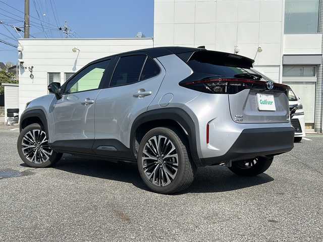 トヨタ ヤリスクロス ハイブリッド Z 愛知県 2021(令3)年 3.5万km ブラックマイカ/シルバーメタリック 2トーン /禁煙車//純正ナビ・フルセグTV//パノラミックビューモニター//セーフティセンス//ビルトインETC2.0//前後ドライブレコーダー//ブランドスポットモニター//パワーバックドア//ステアリングヒーター//ステアリングスイッチ//電動格納ミラーウインカー//クリアランスソナー//レーダークルーズコントロール//LEDオートライト//運転席パワーシート//前席シートヒーター//純正フロアマット//新車保証書/取扱説明書//スペアキー
