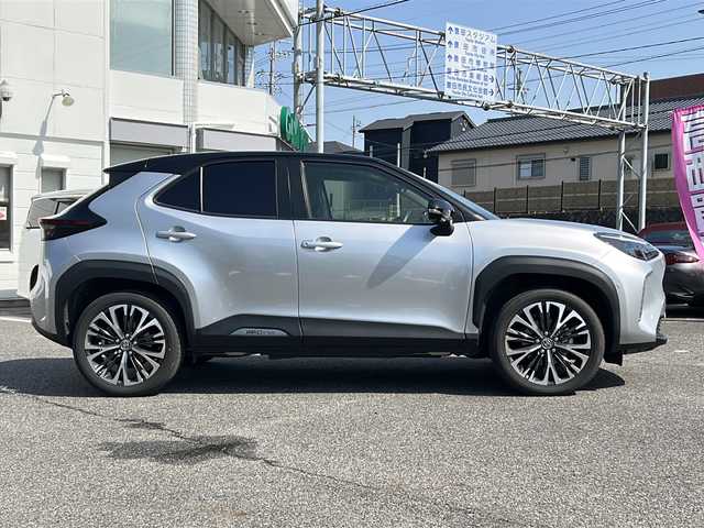 トヨタ ヤリスクロス ハイブリッド Z 愛知県 2021(令3)年 3.5万km ブラックマイカ/シルバーメタリック 2トーン /禁煙車//純正ナビ・フルセグTV//パノラミックビューモニター//セーフティセンス//ビルトインETC2.0//前後ドライブレコーダー//ブランドスポットモニター//パワーバックドア//ステアリングヒーター//ステアリングスイッチ//電動格納ミラーウインカー//クリアランスソナー//レーダークルーズコントロール//LEDオートライト//運転席パワーシート//前席シートヒーター//純正フロアマット//新車保証書/取扱説明書//スペアキー