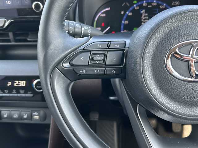 トヨタ ヤリスクロス ハイブリッド Z 愛知県 2021(令3)年 3.5万km ブラックマイカ/シルバーメタリック 2トーン /禁煙車//純正ナビ・フルセグTV//パノラミックビューモニター//セーフティセンス//ビルトインETC2.0//前後ドライブレコーダー//ブランドスポットモニター//パワーバックドア//ステアリングヒーター//ステアリングスイッチ//電動格納ミラーウインカー//クリアランスソナー//レーダークルーズコントロール//LEDオートライト//運転席パワーシート//前席シートヒーター//純正フロアマット//新車保証書/取扱説明書//スペアキー