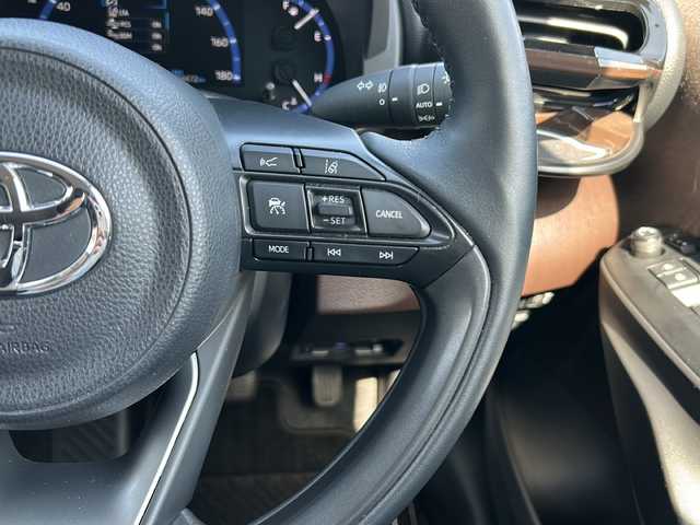 トヨタ ヤリスクロス ハイブリッド Z 愛知県 2021(令3)年 3.5万km ブラックマイカ/シルバーメタリック 2トーン /禁煙車//純正ナビ・フルセグTV//パノラミックビューモニター//セーフティセンス//ビルトインETC2.0//前後ドライブレコーダー//ブランドスポットモニター//パワーバックドア//ステアリングヒーター//ステアリングスイッチ//電動格納ミラーウインカー//クリアランスソナー//レーダークルーズコントロール//LEDオートライト//運転席パワーシート//前席シートヒーター//純正フロアマット//新車保証書/取扱説明書//スペアキー