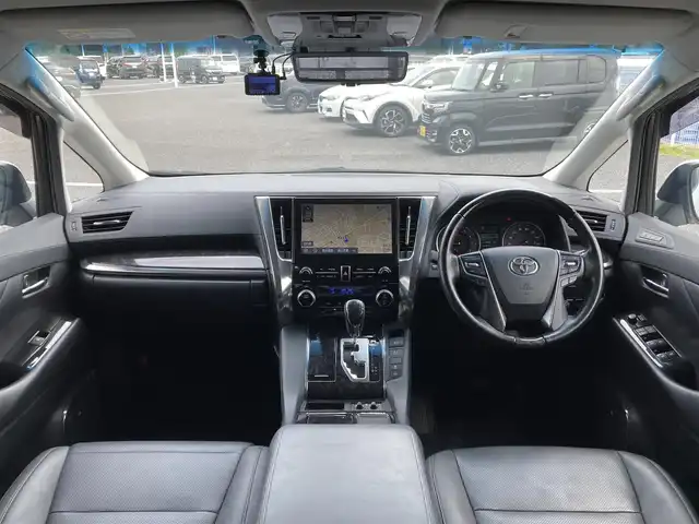 トヨタ アルファード S Cパッケージ 千葉県 2020(令2)年 2.8万km ホワイトパールクリスタルシャイン 純正メーカーOP JBLサウンドナビ/(フルセグTV/BT/CD/DVD/FM/AM)/全周囲カメラ/デジタルインナーミラー/モデリスタエアロ/パーキングアシスト/衝突被害軽減システム/車線逸脱警報/クルーズコントロール/フリップダウンモニター/レザーシート/両側パワースライドドア/横滑り防止装置/ビルトインETC2.0/前後ドライブレコーダー/LEDヘッドライト/フォグランプ/オートライト/ウィンカーミラー/電動格納ミラー/純正18インチAW/シートヒーター/エアシート/シートリフター/ステアリングヒーター/シーケンシャルターンランプ/ブラインドスポットモニター/電動リアゲート/メモリー機能付きパワーシート/プッシュスタート/スマートキー/フロアマット/ドアバイザー/スペアキー/取扱説明書/保証書