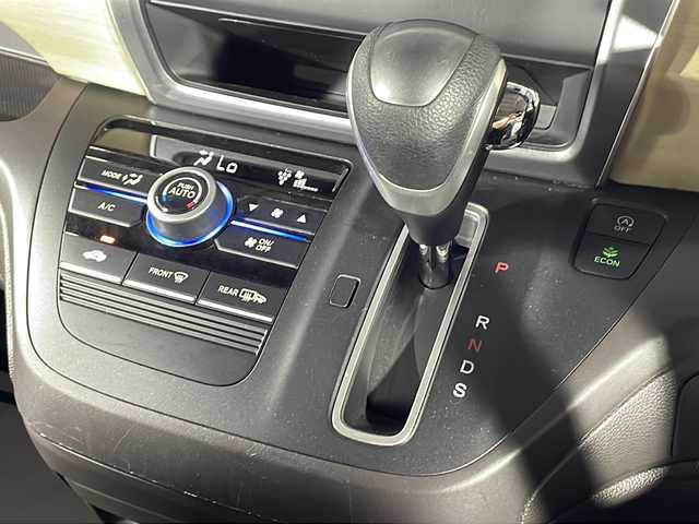 ホンダ フリード G ホンダセンシング 沖縄県 2019(平31)年 4.6万km フォレストグリーンパール 禁煙車/純正ナビ/（CD/DVD/フルセグTV/Bluetooth)/フリップダウンモニター/両側パワースライドドア/６人乗り/クルーズコントロール/ホンダセンシング/前後ドライブレコーダー/スマートキー/取扱説明書/保証書