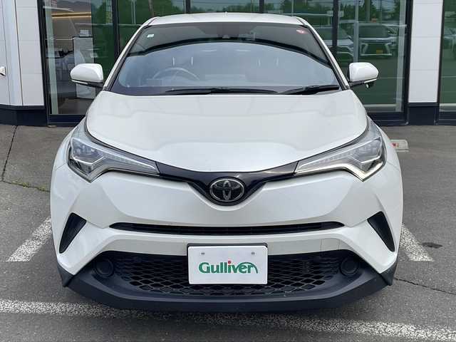 トヨタ Ｃ－ＨＲ S－T LEDパッケージ 道東・釧路十勝 2018(平30)年 5.4万km ホワイトパールクリスタルシャイン ・純正SDナビ/（AM・FM・CD・DVD・SD・ BT・フルセグ）/・バックカメラ/・オートライト/・オートマチックハイビーム/・プリクラッシュセーフティ/・純正ドライブレコーダー/・レーダークルーズコントロール/・スマートキー/・プッシュスタート/・社外フロアマット