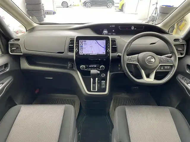 日産 セレナ ハイウェイスター Vセレクション 宮城県 2017(平29)年 4.6万km ダイヤモンドブラック 純正９型ナビ　/プロパイロット　/フリップダウンモニター　/両側オートスライドドア　/ハンズフリーオートスライドドア/アラウンドビューモニター　/エマージェンシーブレーキ　/車線逸脱警報/ふらつき警報/車線逸脱警報/標識認識機能　/前後ソナー /ＬＥＤヘッドライト　/フォグランプ　/レザーステアリング/リアサンシェード/純正16インチAW/パーキングアシスト/サイドバイザー/禁煙車