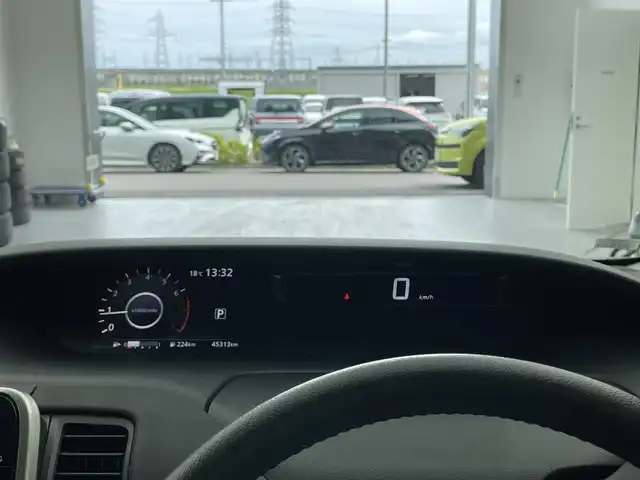 日産 セレナ ハイウェイスター Vセレクション 宮城県 2017(平29)年 4.6万km ダイヤモンドブラック 純正９型ナビ　/プロパイロット　/フリップダウンモニター　/両側オートスライドドア　/ハンズフリーオートスライドドア/アラウンドビューモニター　/エマージェンシーブレーキ　/車線逸脱警報/ふらつき警報/車線逸脱警報/標識認識機能　/前後ソナー /ＬＥＤヘッドライト　/フォグランプ　/レザーステアリング/リアサンシェード/純正16インチAW/パーキングアシスト/サイドバイザー/禁煙車