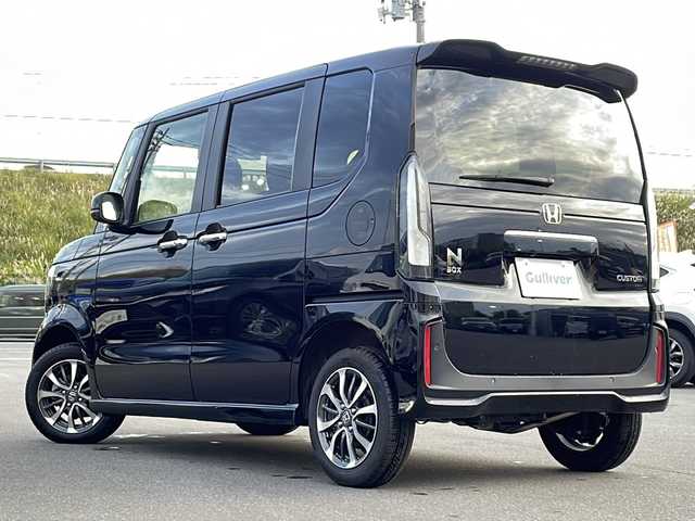 ホンダ Ｎ ＢＯＸ カスタム 青森県 2024(令6)年 1.1万km クリスタルブラックパール ・4WD/・社外SDナビ/（SD・FM・AM・AUX・BT・SMART USEN・DISC）/・バックカメラ/・ホンダセンシング/・レーダークルーズコントロール/・レーンキープアシスト/・コーナーセンサー/・片側パワースライドドア/・前席シートヒーター/・ミラーヒーター/・ETC/・電子制御パーキング/・ステアリングスイッチ/・LEDヘッドライト/・オートライト/・ヘッドライトレベライザー/・横滑り防止/・電格ウィンカーミラー/・スマートキー/・プッシュスタート