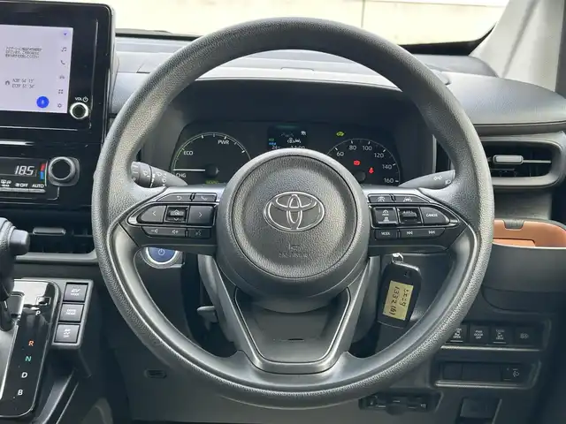 トヨタ シエンタ ハイブリッド G 山形県 2024(令6)年 0.8万km ホワイトパールクリスタルシャイン 純正ディスプレイオーディオ/・フルセグTV/AM/FM//Bluetooth/4WD/プリクラッシュセーフティ/レーンキープアシスト/横滑り防止装置/両側パワースライドドア/バックカメラ/レーダークルーズコントロール/ビルトインETC/USB/プッシュスタート/電動格納ミラー/社外フロアマット/純正ホイールキャップ/LEDヘッドライト/フォグランプ/オートライト/オートハイビーム/スマートキー
