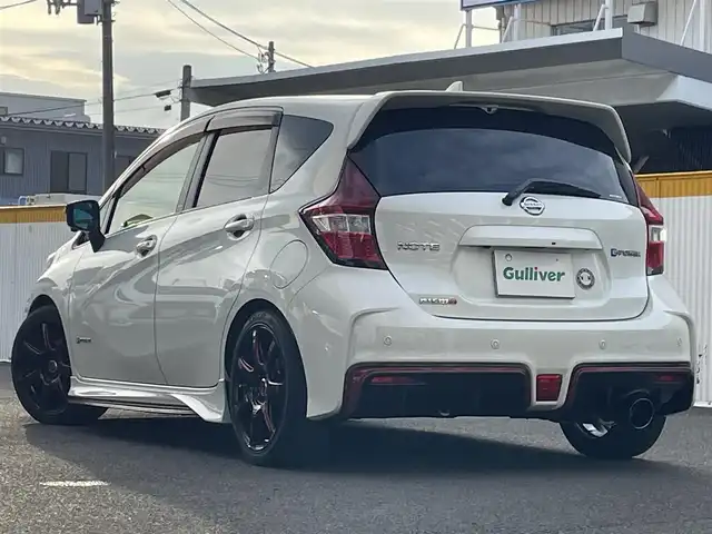 日産 ノート e－パワー ニスモ 宮城県 2017(平29)年 5.8万km パール NISMOスポーツリセッティング/柿本改マフラー/ダウンサス/carrozzeria製オーディオ/タワーバー/純正AW付スタッドレスタイヤ積み込み/純正ナビ　CD/DVD/Blu-ray/BT/フルセグTV/パノラミックビューモニター/レーンキープ/衝突被害軽減システム/コーナーセンサー/横すべり防止装置/プッシュスタート/純正フロアマット/純正マフラー・純正サスペンション・純正オーディオ 積み込み