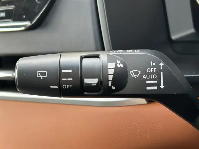 三菱 アウトランダー ＰＨＥＶ P 茨城県 2023(令5)年 0.4万km シルバーⅡ ・BOSEサウンド/・純正スマホ連携ナビ/・マルチアラウンドモニター/・電気温水式ヒーター/・セミアニリン本革シート/・シートヒーター/・メモリ付きパワーシート/・AC1500W電源/・ワイヤレス充電/・マイパイロット/・衝突被害軽減ブレーキシステム/・車線逸脱警報システム/・車線逸脱防止支援機能/・レーダークルーズコントロールシステム/・後側方車両検知警報システム（レーンチェンジアシスト機能付）/・後退時車両検知警報システム/・パーキングセンサー/・HUD/・パワーバックドア/・LEDヘッド、フォグ/・シャークフィンアンテナ/・2トンカラー（X42U25）/・ステアヒーター/・ETC