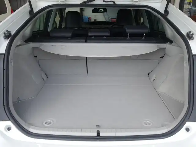 トヨタ プリウス G ツーリングセレクション 静岡県 2013(平25)年 13.8万km ホワイトパールクリスタルシャイン ワンオーナー／禁煙車/社外エアロ（フロント／リア）/純正ディーラーSDナビ/　CD/DVD/SD/BT/フルセグTV/バックカメラ/ETC/クルーズコントロール/ステアリングリモコン/運転席パワーシート/AC100V電源/HIDヘッドライト/オートライト/ヘッドランプウォッシャー/プッシュスタート/スマートキー/純正フロアマット／ドアバイザー/取扱説明書／保証書