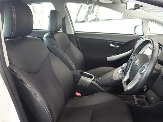 トヨタ プリウス G ツーリングセレクション 静岡県 2013(平25)年 13.8万km ホワイトパールクリスタルシャイン ワンオーナー／禁煙車/社外エアロ（フロント／リア）/純正ディーラーSDナビ/　CD/DVD/SD/BT/フルセグTV/バックカメラ/ETC/クルーズコントロール/ステアリングリモコン/運転席パワーシート/AC100V電源/HIDヘッドライト/オートライト/ヘッドランプウォッシャー/プッシュスタート/スマートキー/純正フロアマット／ドアバイザー/取扱説明書／保証書