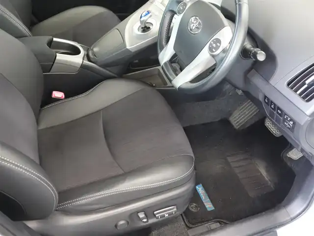 トヨタ プリウス G ツーリングセレクション 静岡県 2013(平25)年 13.8万km ホワイトパールクリスタルシャイン ワンオーナー／禁煙車/社外エアロ（フロント／リア）/純正ディーラーSDナビ/　CD/DVD/SD/BT/フルセグTV/バックカメラ/ETC/クルーズコントロール/ステアリングリモコン/運転席パワーシート/AC100V電源/HIDヘッドライト/オートライト/ヘッドランプウォッシャー/プッシュスタート/スマートキー/純正フロアマット／ドアバイザー/取扱説明書／保証書