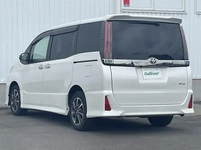 トヨタ ノア Si ダブルバイビーⅡ 愛媛県 2020(令2)年 5.3万km ホワイトパールクリスタルシャイン 純正ナビ（Bluetooth/フルセグTV/DVD再生可能）/純正後席モニター/ETC2.0/バックカメラ/両側パワースライドドア/ハーフレザー/USB/前方ドライブレコーダー/純正アルミホイール/純正フロアマット/前後コーナーセンサー/クルーズコントロール/3列シート/LEDヘッドライト/ABS/横滑り防止装置/レーンキープアシスト/盗難防止装置/オートマチックハイビーム/Wエアバッグ/衝突被害軽減システム