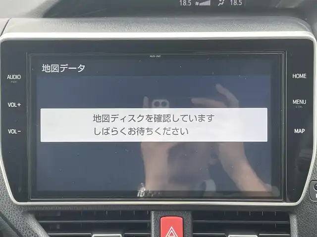 トヨタ ノア Si ダブルバイビーⅡ 愛媛県 2020(令2)年 5.3万km ホワイトパールクリスタルシャイン 純正ナビ（Bluetooth/フルセグTV/DVD再生可能）/純正後席モニター/ETC2.0/バックカメラ/両側パワースライドドア/ハーフレザー/USB/前方ドライブレコーダー/純正アルミホイール/純正フロアマット/前後コーナーセンサー/クルーズコントロール/3列シート/LEDヘッドライト/ABS/横滑り防止装置/レーンキープアシスト/盗難防止装置/オートマチックハイビーム/Wエアバッグ/衝突被害軽減システム