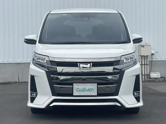 トヨタ ノア Si ダブルバイビーⅡ 愛媛県 2020(令2)年 5.3万km ホワイトパールクリスタルシャイン 純正ナビ（Bluetooth/フルセグTV/DVD再生可能）/純正後席モニター/ETC2.0/バックカメラ/両側パワースライドドア/ハーフレザー/USB/前方ドライブレコーダー/純正アルミホイール/純正フロアマット/前後コーナーセンサー/クルーズコントロール/3列シート/LEDヘッドライト/ABS/横滑り防止装置/レーンキープアシスト/盗難防止装置/オートマチックハイビーム/Wエアバッグ/衝突被害軽減システム