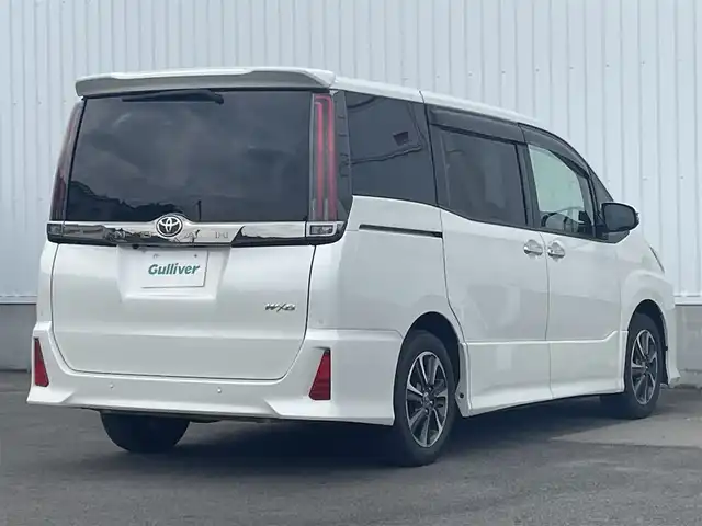 トヨタ ノア Si ダブルバイビーⅡ 愛媛県 2020(令2)年 5.3万km ホワイトパールクリスタルシャイン 純正ナビ（Bluetooth/フルセグTV/DVD再生可能）/純正後席モニター/ETC2.0/バックカメラ/両側パワースライドドア/ハーフレザー/USB/前方ドライブレコーダー/純正アルミホイール/純正フロアマット/前後コーナーセンサー/クルーズコントロール/3列シート/LEDヘッドライト/ABS/横滑り防止装置/レーンキープアシスト/盗難防止装置/オートマチックハイビーム/Wエアバッグ/衝突被害軽減システム