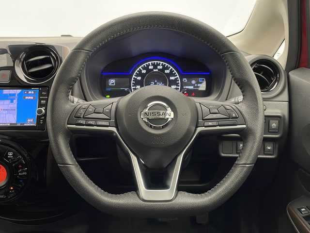 日産 ノート e－パワー メダリスト 宮崎県 2018(平30)年 3.2万km ガーネットレッド 〇純正７インチナビ【MM518D-W】/〇CD/DVD/BT/USB/フルセグTV/〇360度カメラ/〇ACC/〇デジタルインナーミラー/〇前後ドラレコ/〇純正フロアマット/〇純正15インチAW/〇ETC/〇ハーフレザーシート/〇LEDヘッドライト/〇前後コーナーセンサー/〇オートライト/〇スマートキー/〇プッシュスタート/〇ステアリングスイッチ/〇保証書・取説/〇電格ミラー