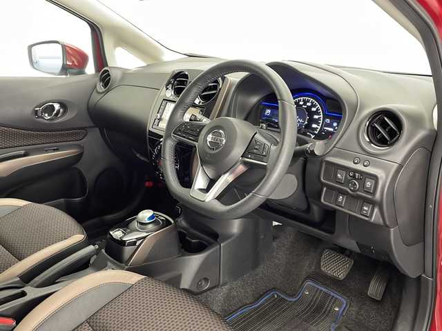 日産 ノート e－パワー メダリスト 宮崎県 2018(平30)年 3.2万km ガーネットレッド 〇純正７インチナビ【MM518D-W】/〇CD/DVD/BT/USB/フルセグTV/〇360度カメラ/〇ACC/〇デジタルインナーミラー/〇前後ドラレコ/〇純正フロアマット/〇純正15インチAW/〇ETC/〇ハーフレザーシート/〇LEDヘッドライト/〇前後コーナーセンサー/〇オートライト/〇スマートキー/〇プッシュスタート/〇ステアリングスイッチ/〇保証書・取説/〇電格ミラー