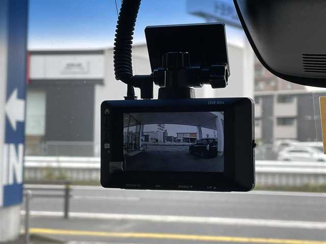 ホンダ Ｎ ＢＯＸ 2トーン カスタム ターボSSパッケージ 岐阜県 2014(平26)年 7.6万km プレミアムホワイトパール (株)IDOMが運営する【じしゃロン多治見店】の自社ローン専用車両になります。こちらは現金またはオートローンご利用時の価格です。自社ローンご希望の方は別途その旨お申付け下さい。/社外9インチナビ/　（Bluetooth/DVD/フルセグ）/クルーズコントロール/両側パワースライドドア/衝突軽減ブレーキ/バックカメラ/オートライト/フォグランプ/パドルシフト/ドライブレコーダー/ETC/社外グリル/社外テールランプ