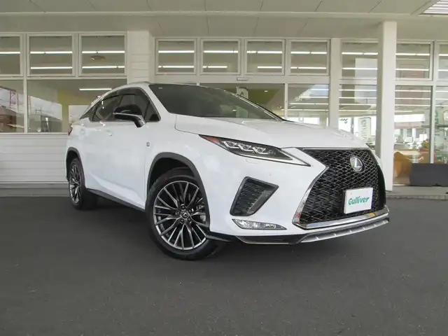 レクサス ＲＸ 300 Fスポーツ 千葉県 2021(令3)年 3.2万km ホワイトノーヴァガラスフレーク ワンオーナー/純正12.3型ナビ、フルセグTV(キャンセラー有)/バックカメラ&サイドカメラ/純正オーディオ【DVD/CD/BT/SD/USB】/パノラマルーフ/マークレビンソンプレミアムサラウンドサウンドシステム/Lexus Safety System +/LEDヘッドライト&LEDフォグランプ/レーダークルーズコントロール/レーンキープアシスト/パドルシフト付き革巻きステアリング/カラーヘッドアップディスプレイ/BSM/本革シート(黒×白)/前席エアシート/全席パワーシート&シートヒーター/運転席シートメモリ/ステアリングヒーター/パワーバックドア/おくだけ充電/純正前方ドライブレコーダー/スペアタイヤ/ビルトインETC/スペアキー/取扱説明書/ナビ取扱説明書/新車時保証書/レクサス整備記録簿(R4/R5/R6/R7)