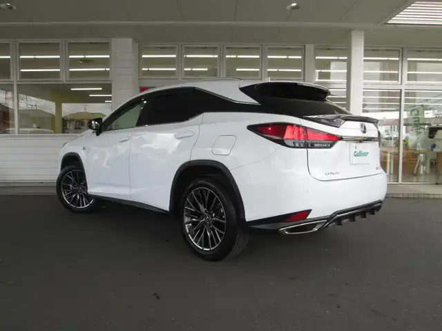 レクサス ＲＸ 300 Fスポーツ 千葉県 2021(令3)年 3.2万km ホワイトノーヴァガラスフレーク ワンオーナー/純正12.3型ナビ、フルセグTV(キャンセラー有)/バックカメラ&サイドカメラ/純正オーディオ【DVD/CD/BT/SD/USB】/パノラマルーフ/マークレビンソンプレミアムサラウンドサウンドシステム/Lexus Safety System +/LEDヘッドライト&LEDフォグランプ/レーダークルーズコントロール/レーンキープアシスト/パドルシフト付き革巻きステアリング/カラーヘッドアップディスプレイ/BSM/本革シート(黒×白)/前席エアシート/全席パワーシート&シートヒーター/運転席シートメモリ/ステアリングヒーター/パワーバックドア/おくだけ充電/純正前方ドライブレコーダー/スペアタイヤ/ビルトインETC/スペアキー/取扱説明書/ナビ取扱説明書/新車時保証書/レクサス整備記録簿(R4/R5/R6/R7)