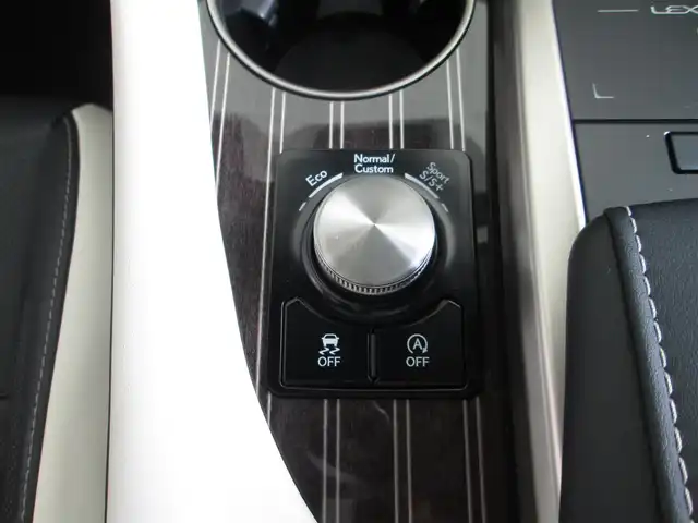 レクサス ＲＸ 300 Fスポーツ 千葉県 2021(令3)年 3.2万km ホワイトノーヴァガラスフレーク ワンオーナー/純正12.3型ナビ、フルセグTV(キャンセラー有)/バックカメラ&サイドカメラ/純正オーディオ【DVD/CD/BT/SD/USB】/パノラマルーフ/マークレビンソンプレミアムサラウンドサウンドシステム/Lexus Safety System +/LEDヘッドライト&LEDフォグランプ/レーダークルーズコントロール/レーンキープアシスト/パドルシフト付き革巻きステアリング/カラーヘッドアップディスプレイ/BSM/本革シート(黒×白)/前席エアシート/全席パワーシート&シートヒーター/運転席シートメモリ/ステアリングヒーター/パワーバックドア/おくだけ充電/純正前方ドライブレコーダー/スペアタイヤ/ビルトインETC/スペアキー/取扱説明書/ナビ取扱説明書/新車時保証書/レクサス整備記録簿(R4/R5/R6/R7)