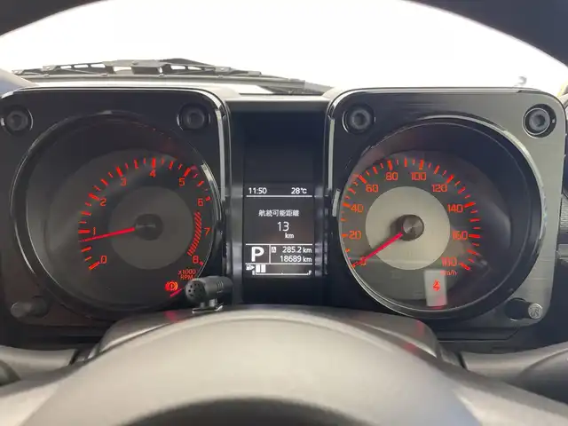 スズキ ジムニー シエラ JL 新潟県 2019(平31)年 1.9万km シフォンアイボリーM 4WD/社外SDナビ（型式：PVH-9300DVSZS）/・CD/DVD/Bluetooth/フルセグ/USB/ETC/前席シートヒーター/グリルガード/背面タイヤ/リヤタイヤカバー/純正LEDヘッドライト/オートライト/フロントフォグランプ/純正フロアマット/純正15インチAW夏タイヤ/ABS/盗難防止装置/センターデフロック/ダウンヒルアシストコントロール